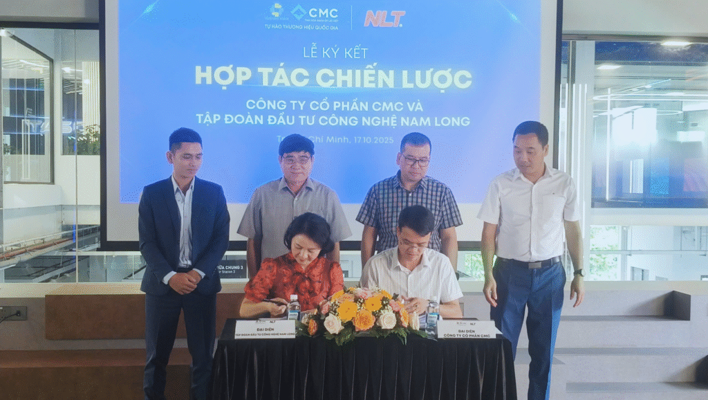 NLT Group ký kết hợp tác chiến lược cùng CMC Đại diện NLT Group và CMC thực hiện nghi thức ký kết hợp tác phân phối dự án