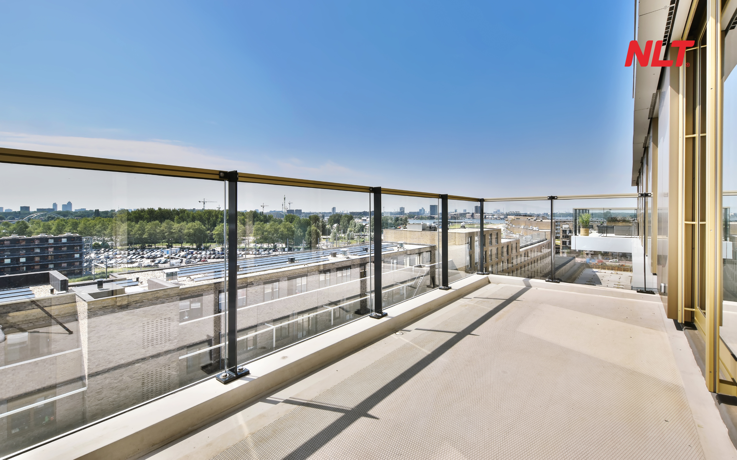 Gạch Ceramic Lát gạch ceramic ban công nhám chống trượt, tông xám đá – NLT Group